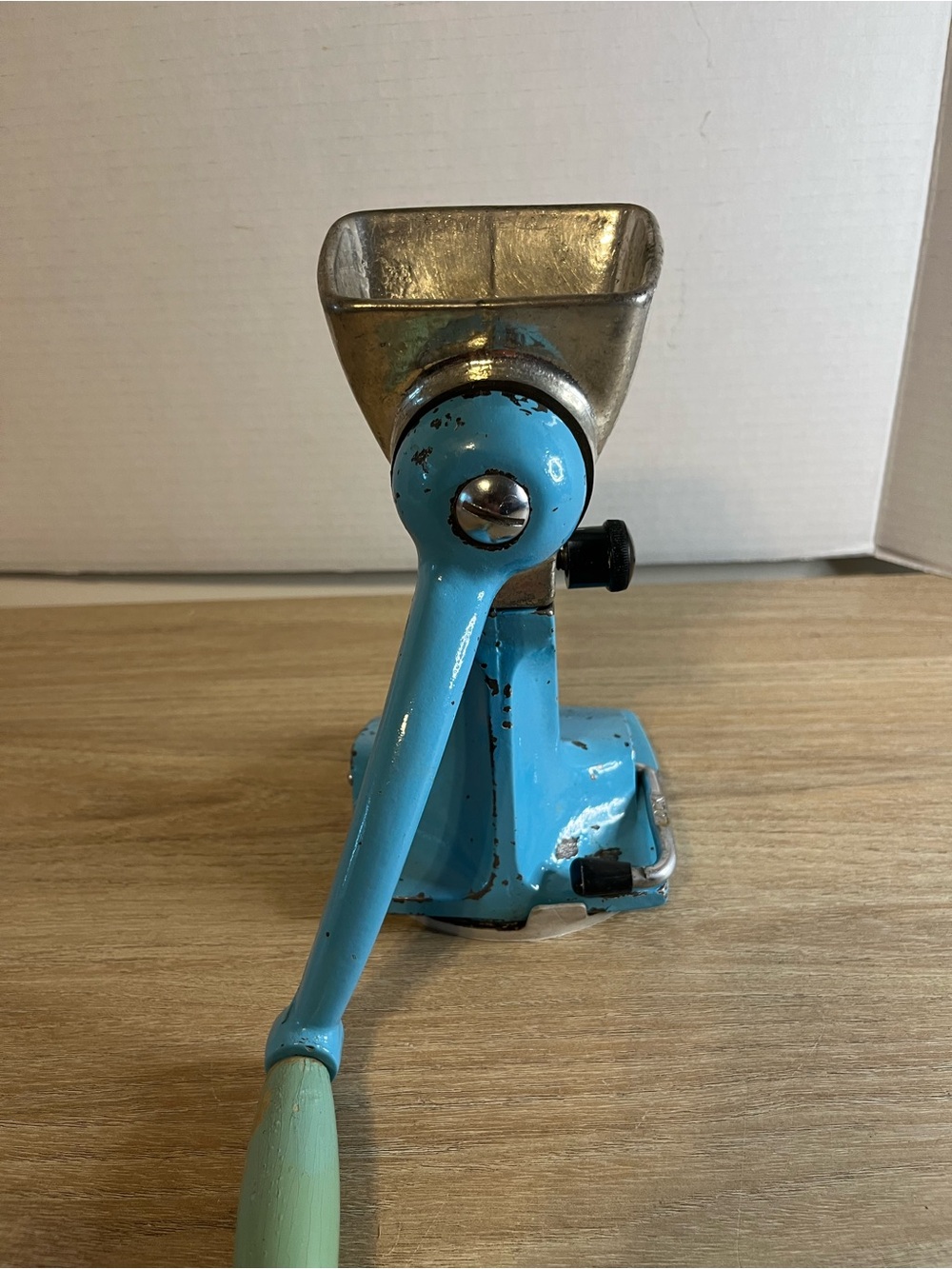 Blue Manual Meat Grinder - Vintage-Style Hand Crank - Picture 3 of 12